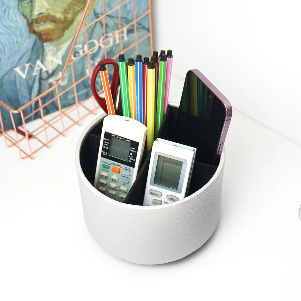 Organizador redondo de cuero para suministros de arte, soporte para control remoto, giro de 360 grados, soporte multifuncional para lápices, organizador de escritorio de 4 compartimentos (1